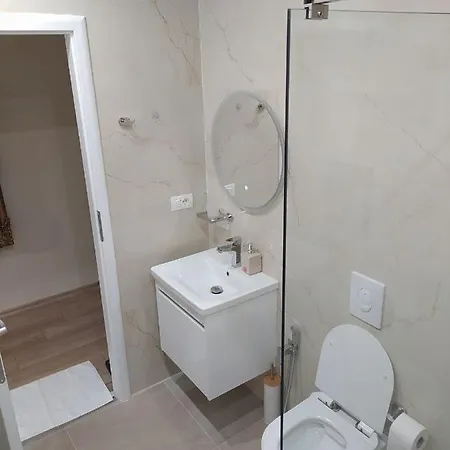 Center Luxury Orange 9a * Tirana