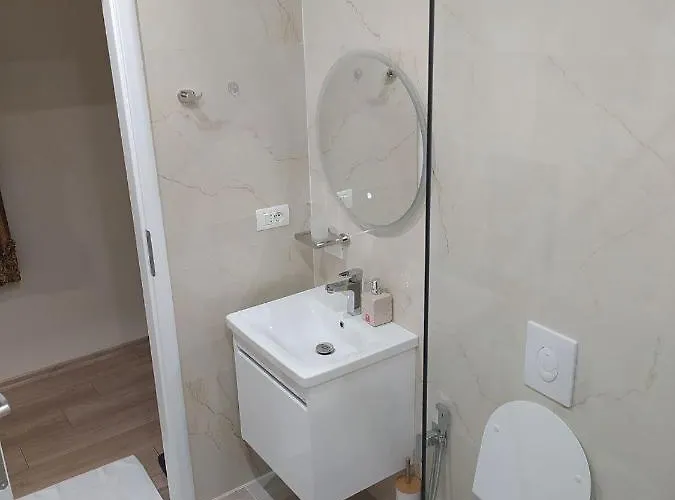 Center Luxury Orange 9a * Tirana